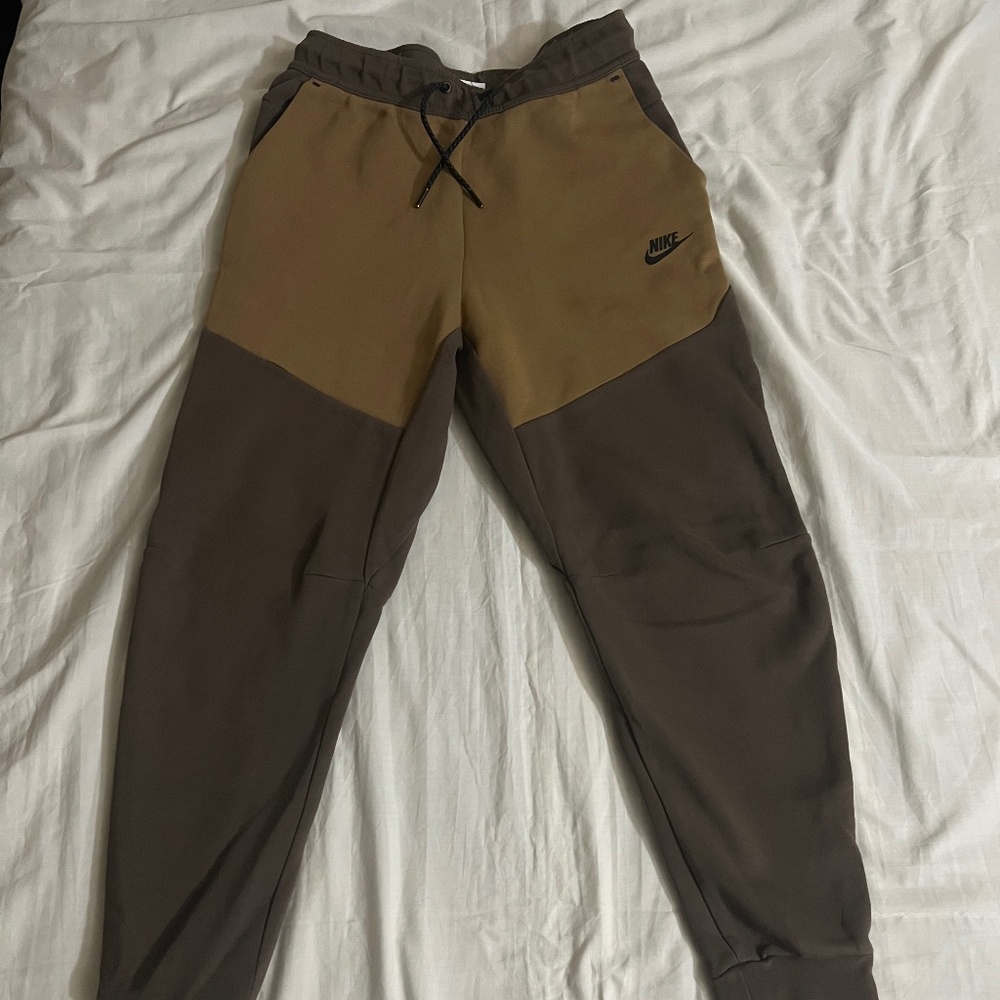 Nike tech fleece pants